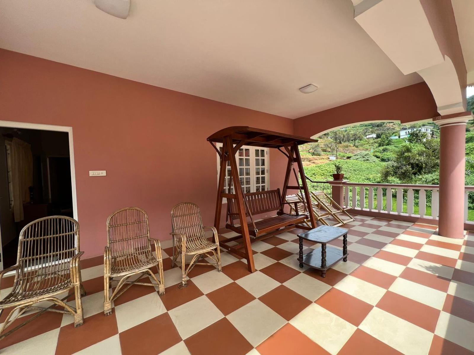 Chill Inn - Families Only Udagamandalam Exterior photo
