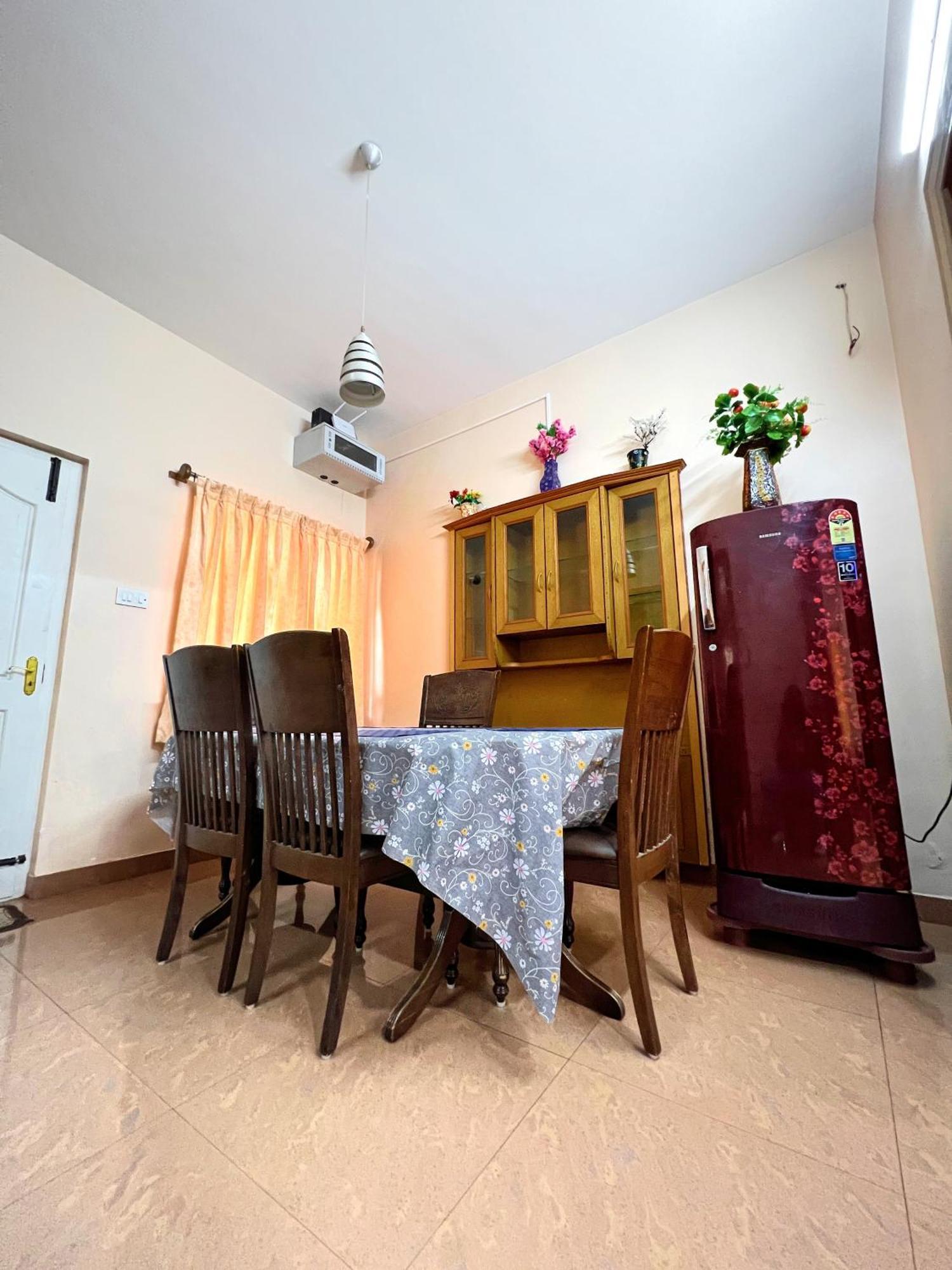 Chill Inn - Families Only Udagamandalam Exterior photo